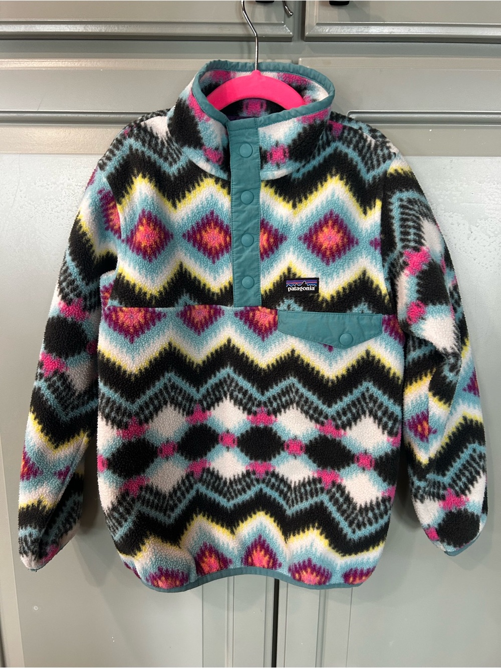 Patagonia® 
Girls' Lightweight Synchilla® Snap-T® Pullover Sz S Aztec print